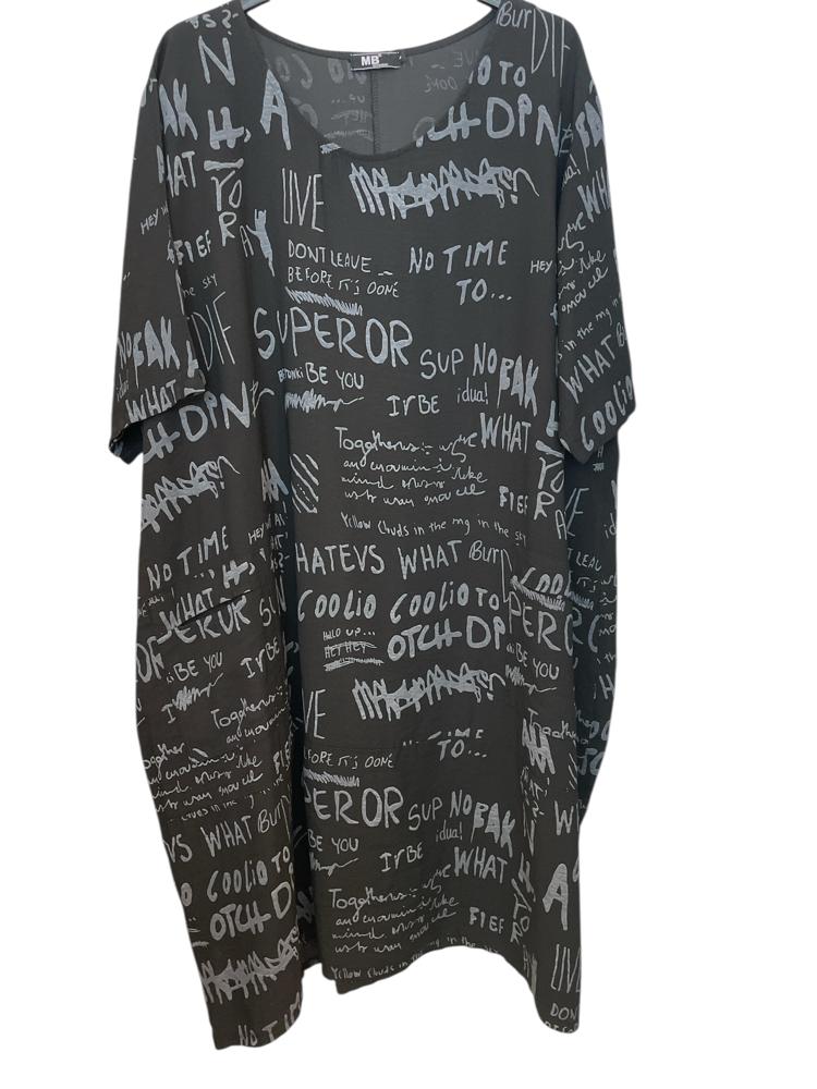 viscose jurk met tekst 92019 - MB Style