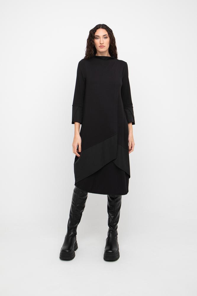 jurk met hoge hals en asymmetrische zoom 777031 - Ozai N Kü