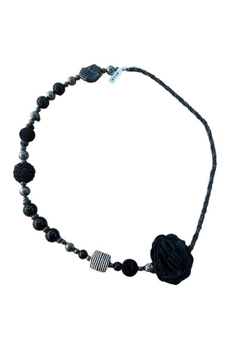 elegante zwarte statement halsketting met bloem en kralen - hk115 - Mona