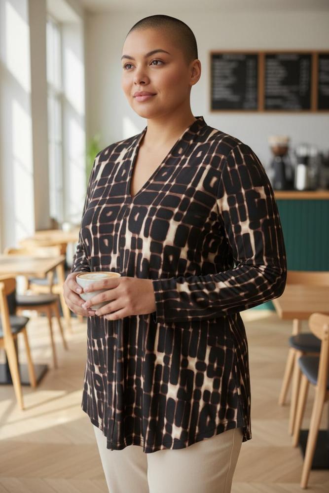 stijlvol geometrisch v-hals shirt at726 - Alembika