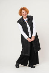lange mouwloze denim gilet met contraststiksels 777013 - Ozai N Kü