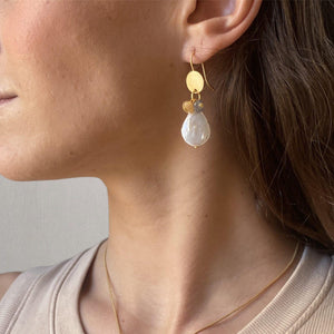 elegante druppelvormige oorbellen met parelaccent 13870 - Rosanna de la Riva