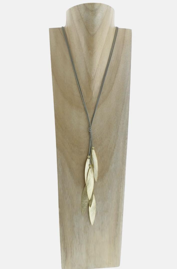 elegante koordketting met bladvormige hangers 14216 - Rosanna de la Riva