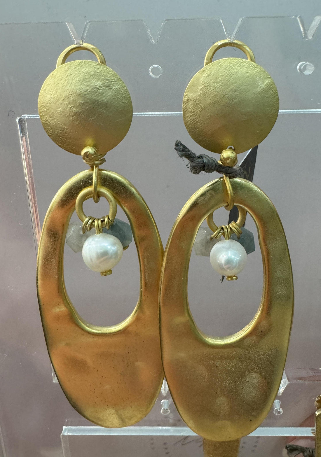 ovale oorbellen met parel hanger 14042 - Rosanna de la Riva