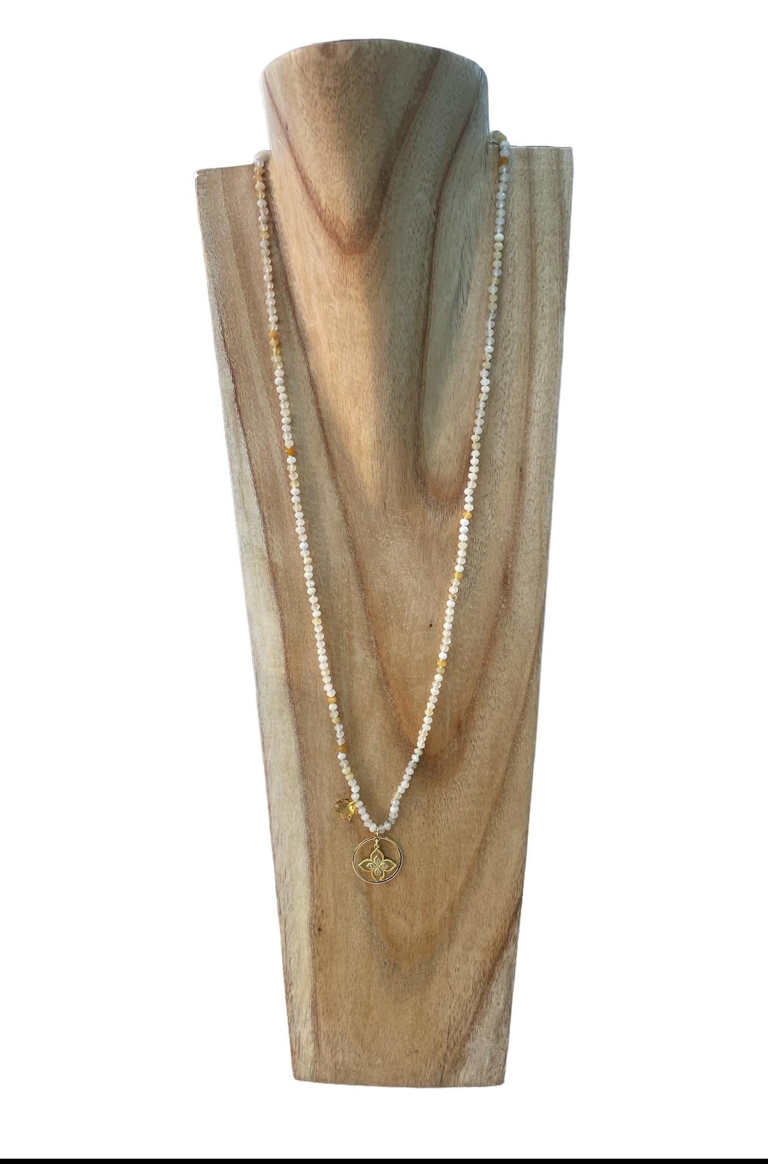 bohemian kralenketting met gouden hanger - Sophie Goetsch