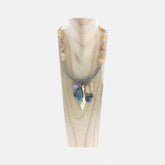 bohemian stijl ketting met kleurrijke hars kralen en unieke bedels - Rosanna de la Riva