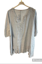 Afbeelding in Gallery-weergave laden, linnen tuniek met v-hals - shirt 1311 - Moonshine